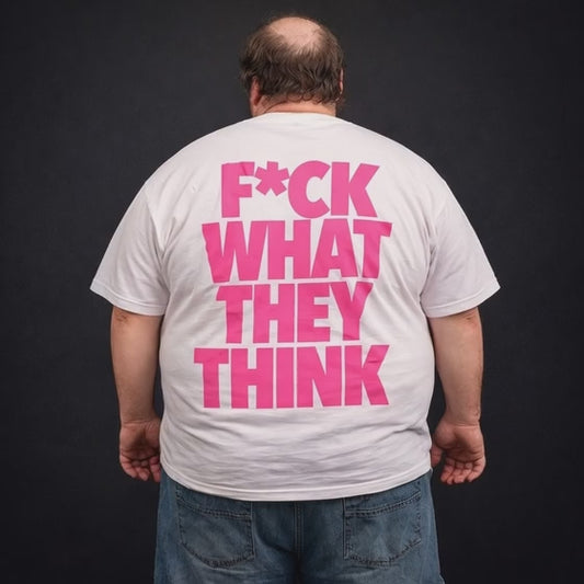 Camiseta con mensaje F*uck en tipografía bold
