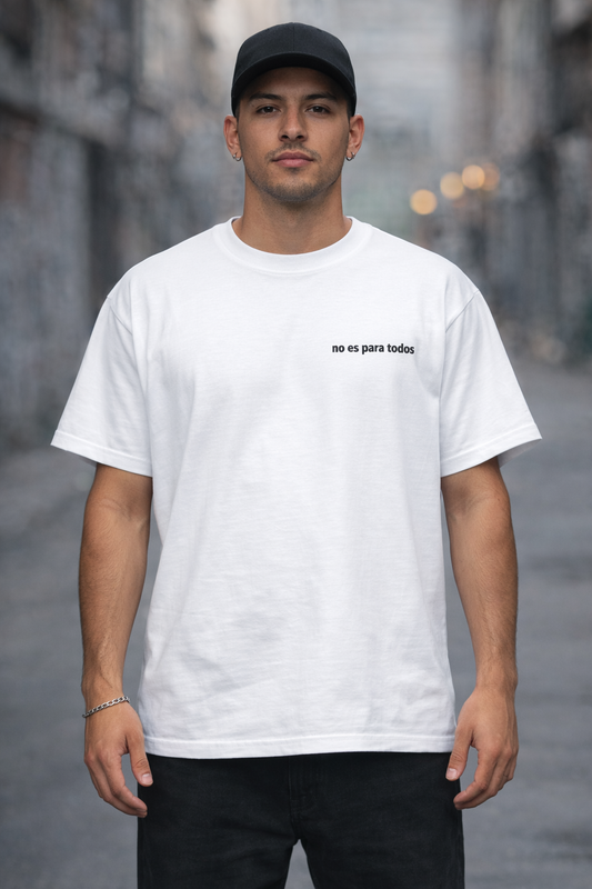 Camiseta con mensaje Molesta en tipografía empoderadora
